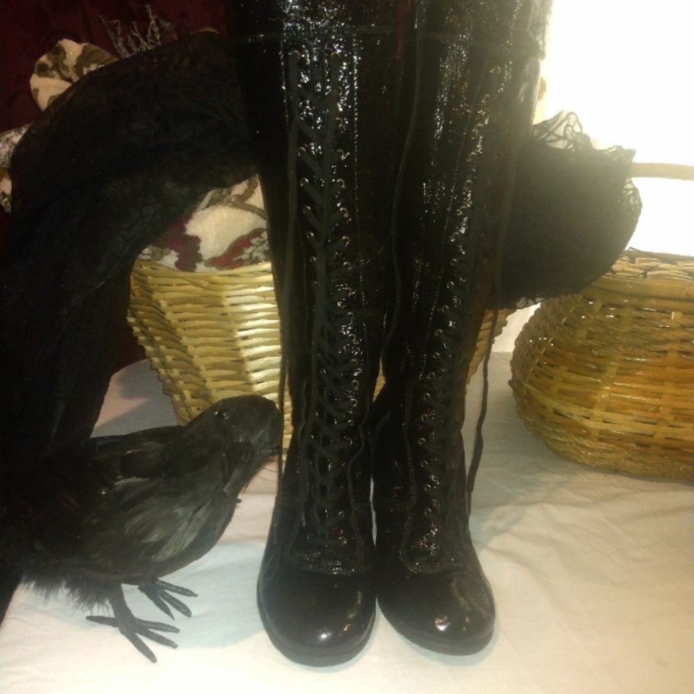 Stuart Weitzman gothic boots - Picture 5 of 16